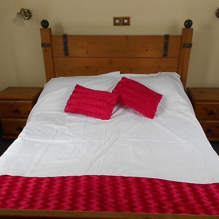 The Glan Yr Afon Inn Holywell  Extérieur photo