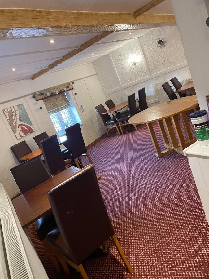 The Glan Yr Afon Inn Holywell  Extérieur photo