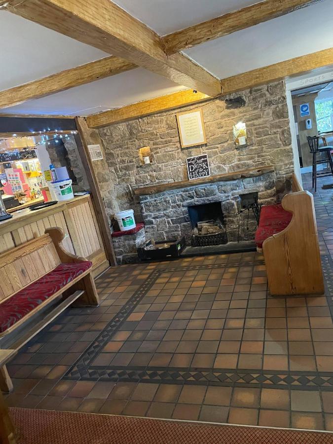 The Glan Yr Afon Inn Holywell  Extérieur photo