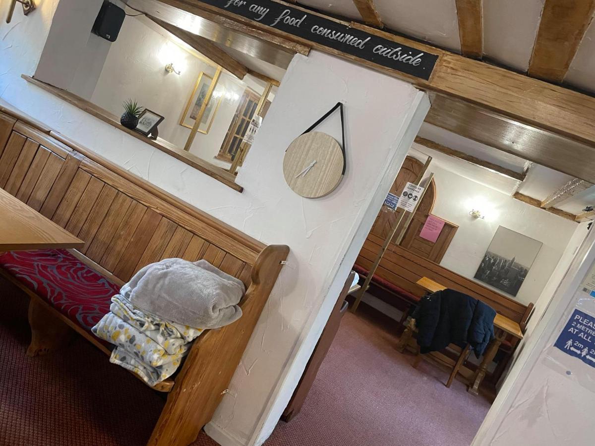 The Glan Yr Afon Inn Holywell  Extérieur photo