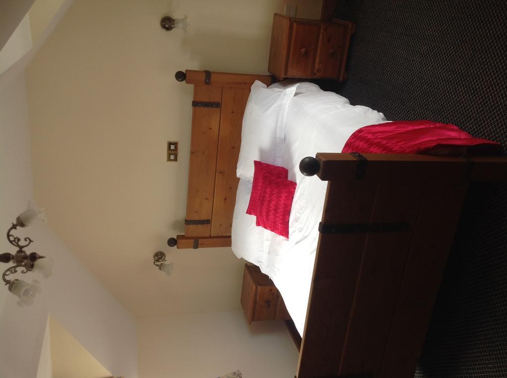 The Glan Yr Afon Inn Holywell  Chambre photo