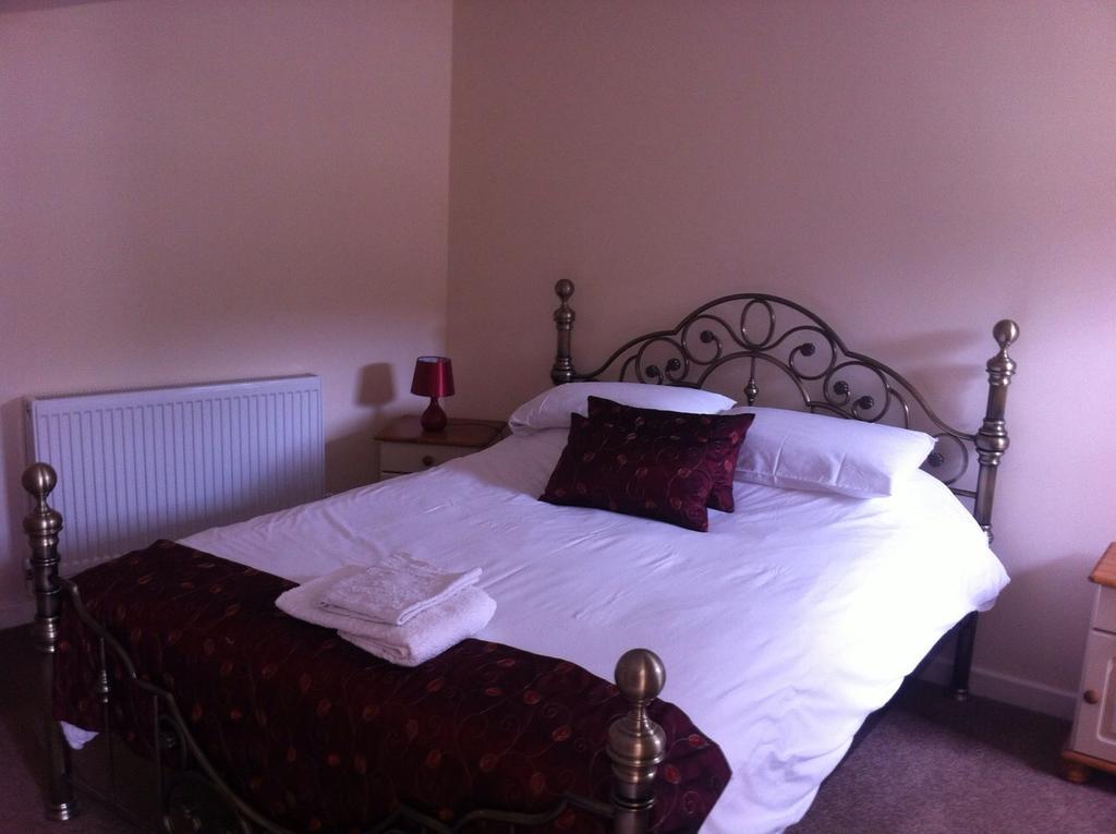 The Glan Yr Afon Inn Holywell  Chambre photo