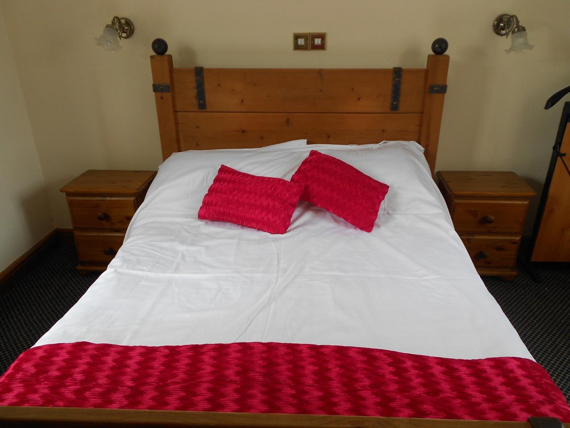The Glan Yr Afon Inn Holywell  Extérieur photo