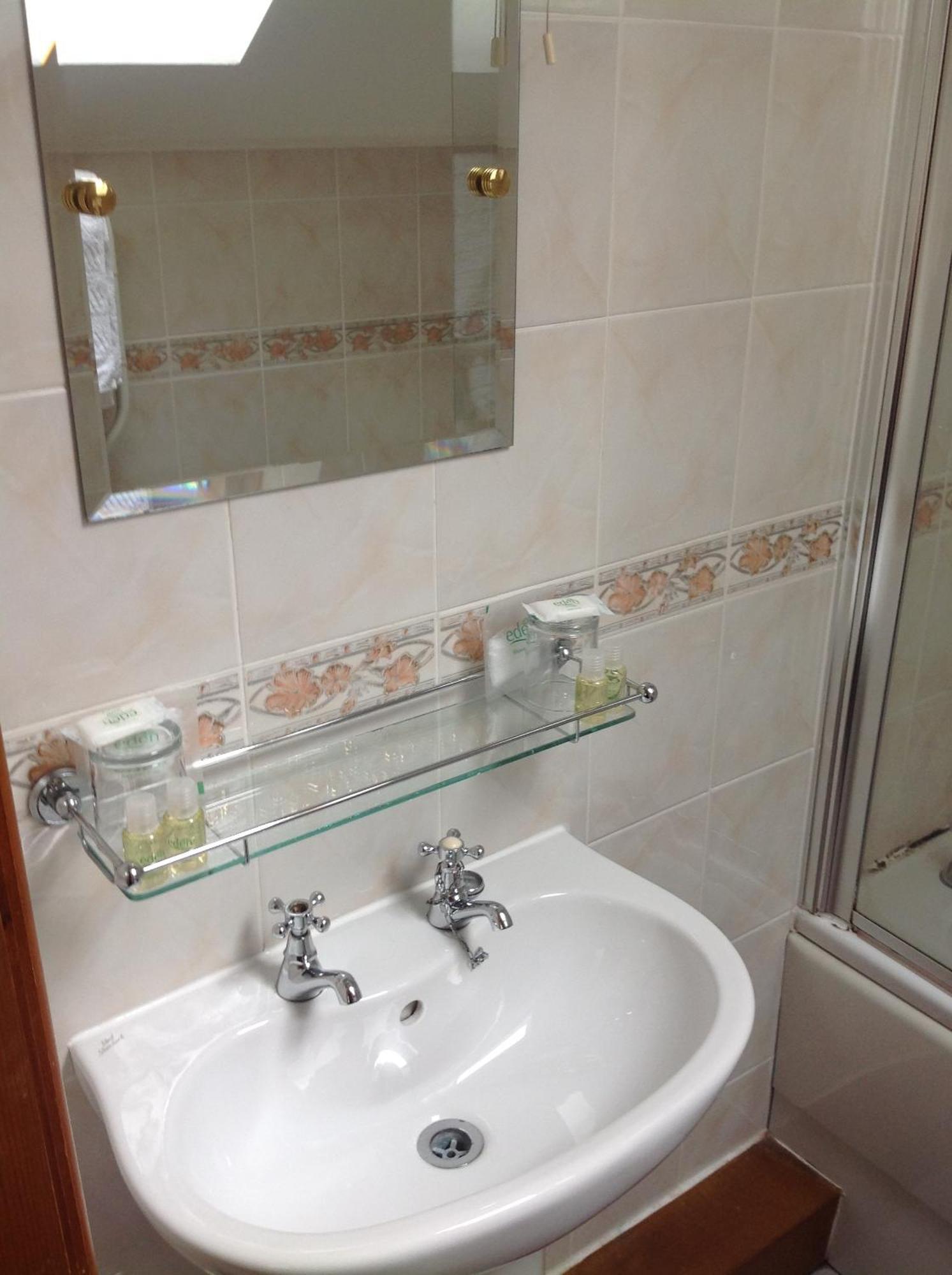 The Glan Yr Afon Inn Holywell  Extérieur photo