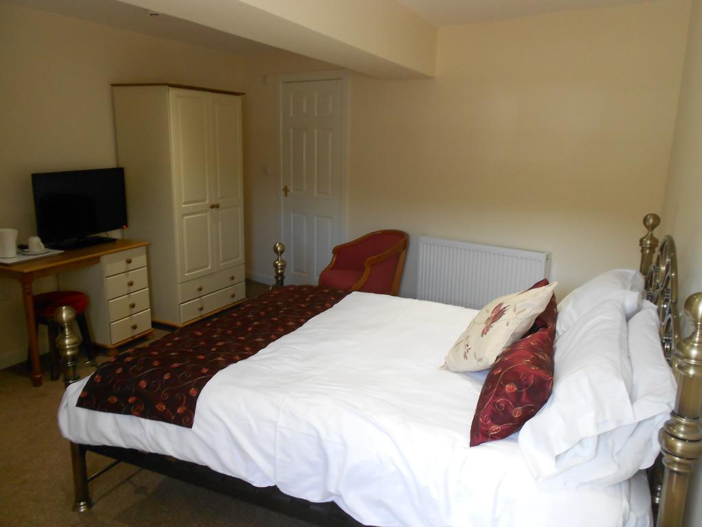 The Glan Yr Afon Inn Holywell  Extérieur photo