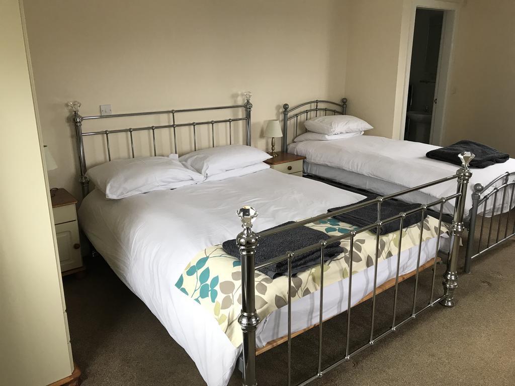 The Glan Yr Afon Inn Holywell  Extérieur photo