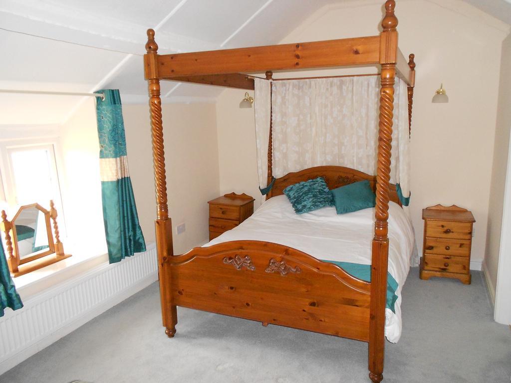 The Glan Yr Afon Inn Holywell  Extérieur photo