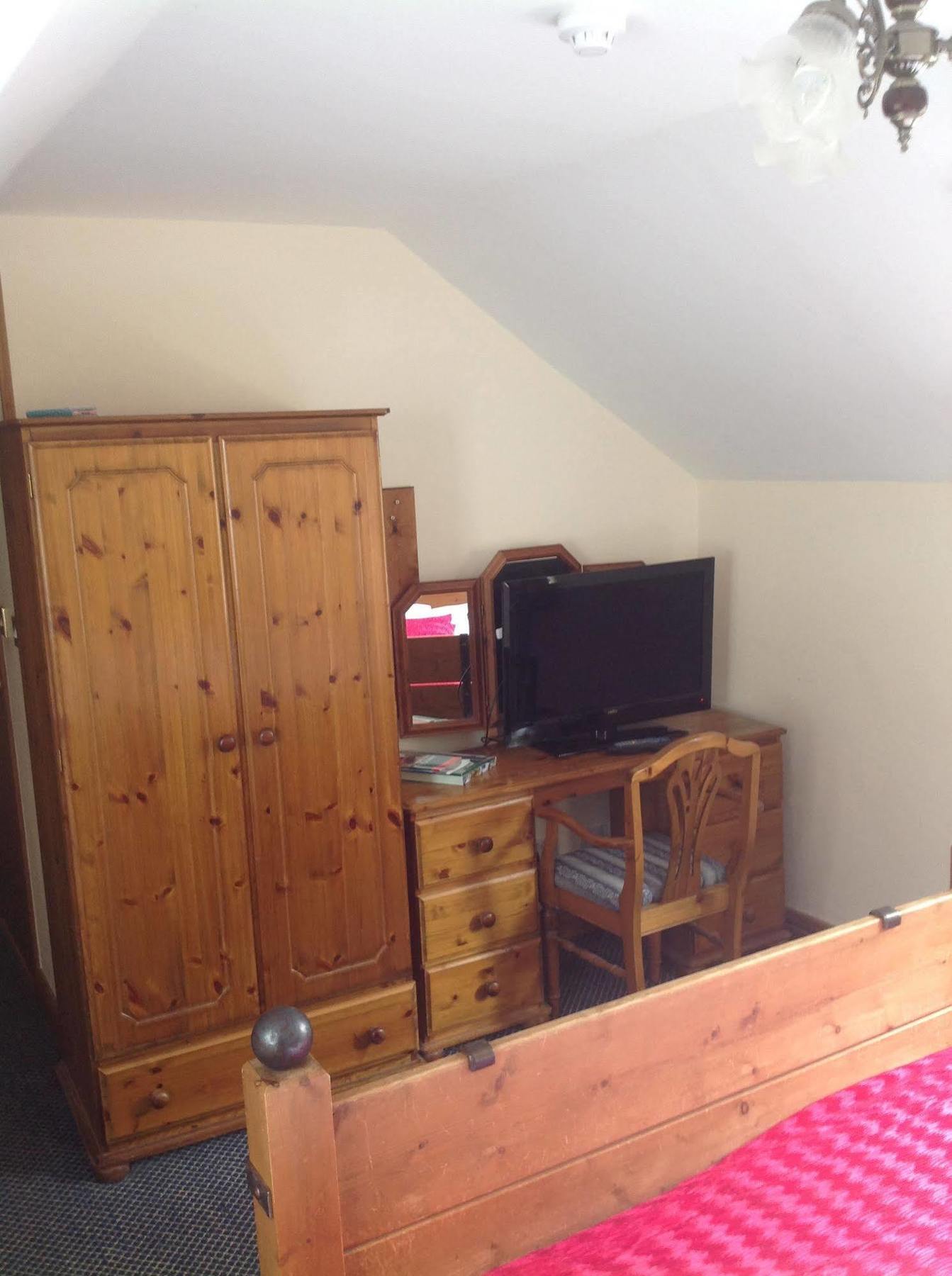 The Glan Yr Afon Inn Holywell  Extérieur photo