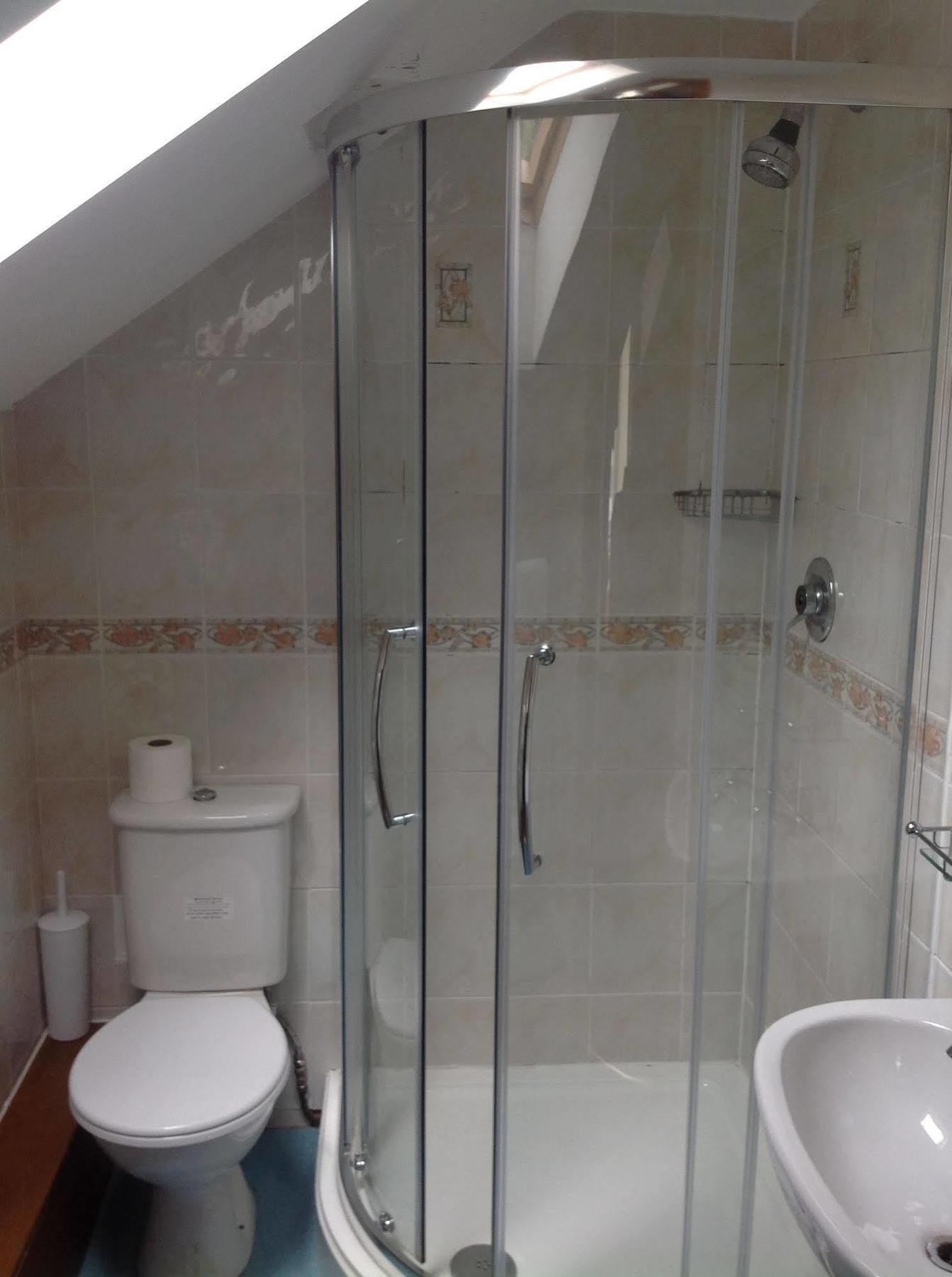 The Glan Yr Afon Inn Holywell  Extérieur photo