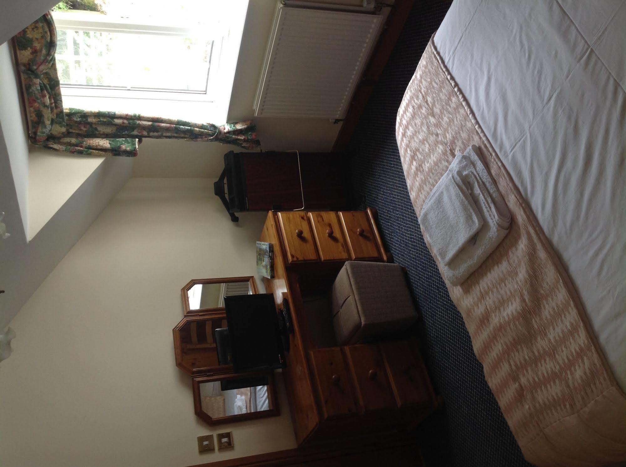 The Glan Yr Afon Inn Holywell  Extérieur photo