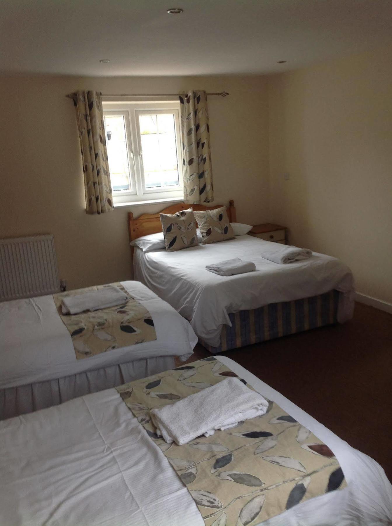 The Glan Yr Afon Inn Holywell  Extérieur photo
