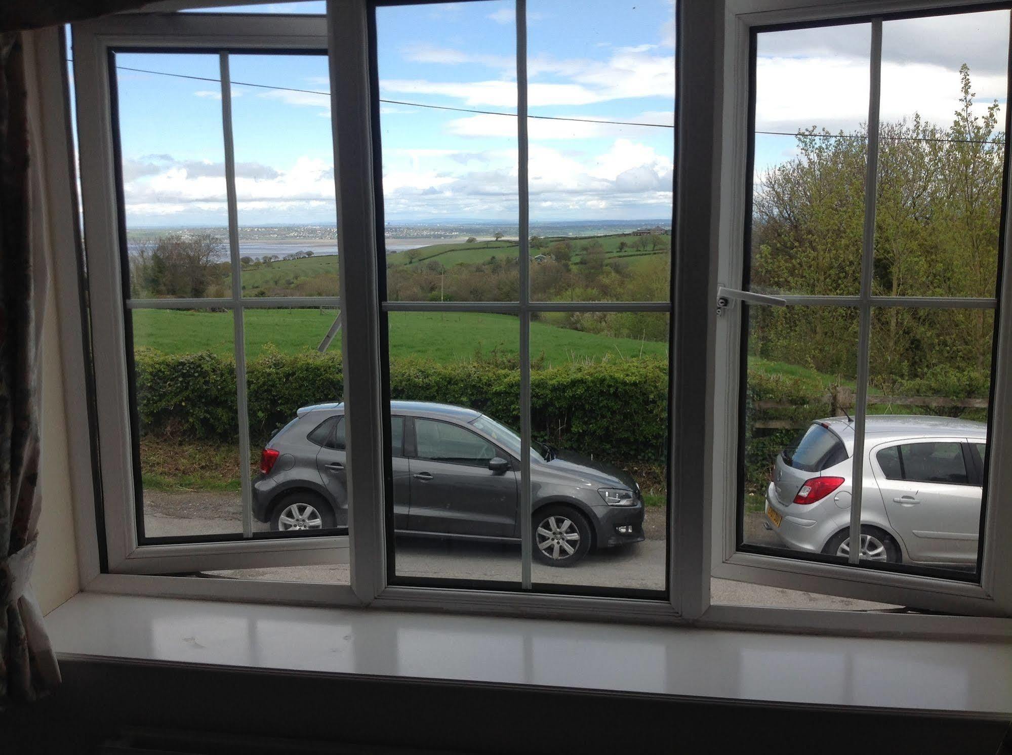 The Glan Yr Afon Inn Holywell  Extérieur photo